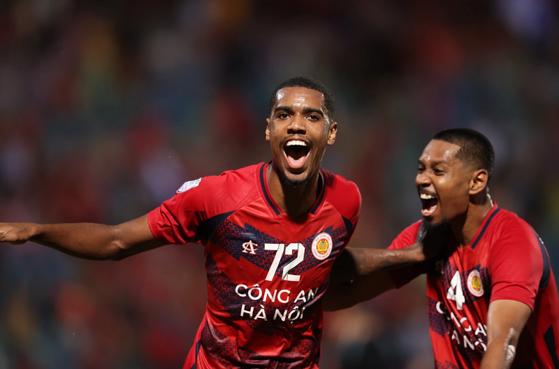 alan-grafite-ngoai-binh-khien-xuan-son