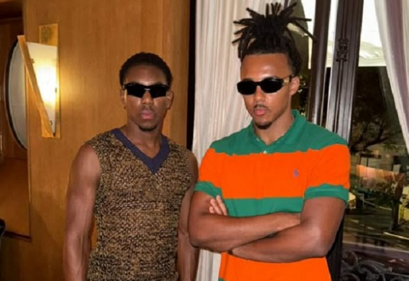 Chụp ảnh cùng Kounde, Lewis-Skelly bị nghi ngờ tương lai tại Arsenal